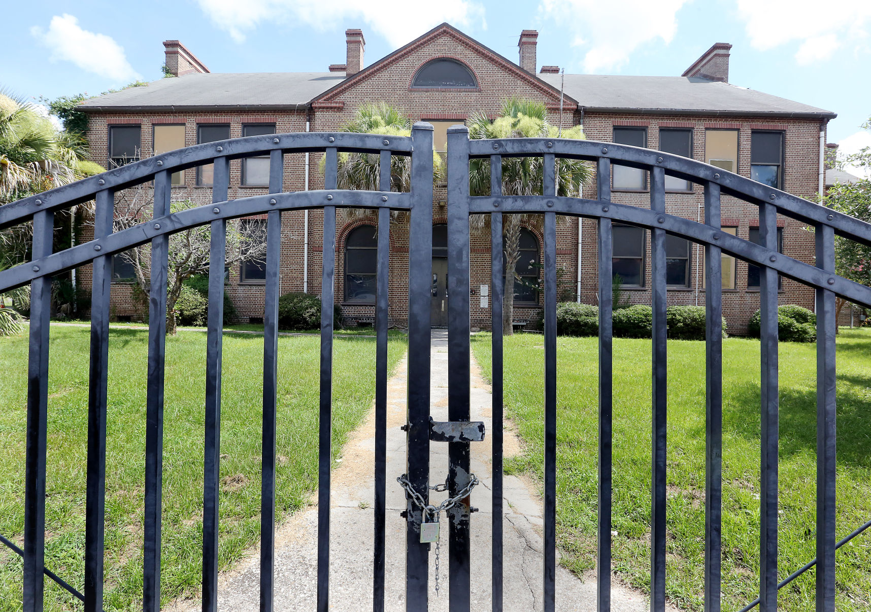 Vacant Charleston school could become 88-unit affordable housing development for seniors